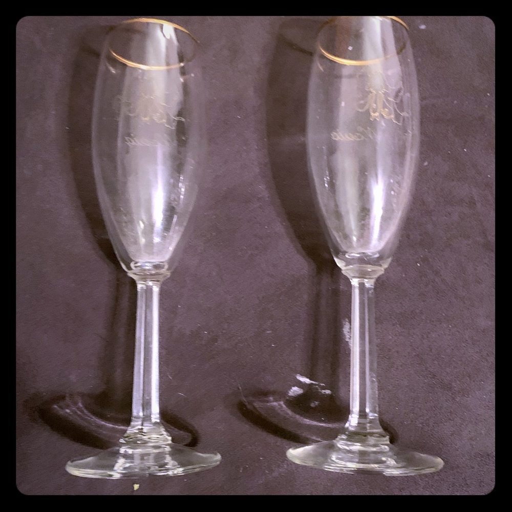 Set of champagne glasses for Latino wedding